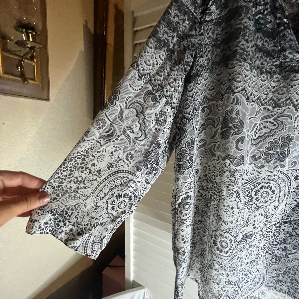 CHICO’S Patterned black and white Blouse - Picture 4 of 8